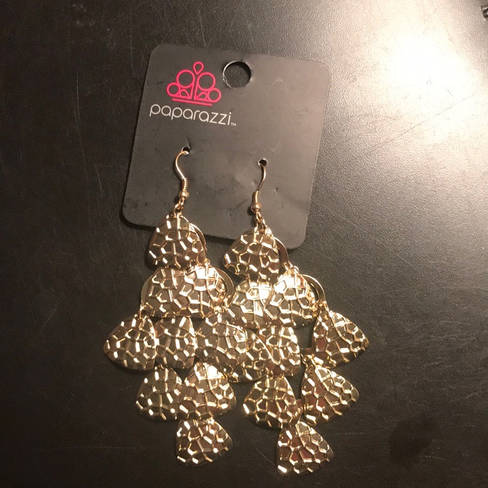 Paparazzi gold earrings NWT
